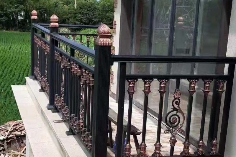 广西阳台护栏厂家和大家聊聊锌钢护栏阳台护栏的特征，阳台护栏，楼梯护栏