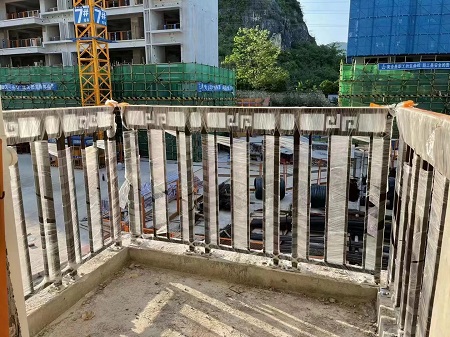 广西阳台护栏供应商和大家聊聊家中封阳台栏杆要不要拆？玻璃栏杆解决心得分享
